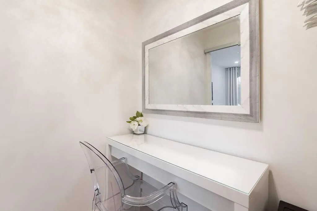Luxe 2 Bed Suite Downtown Toronto Near Waterfront Apartment