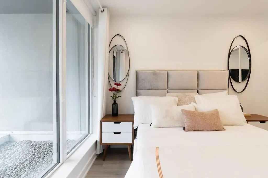 Luxe 2 Bed Suite Downtown Toronto Near Waterfront Canada