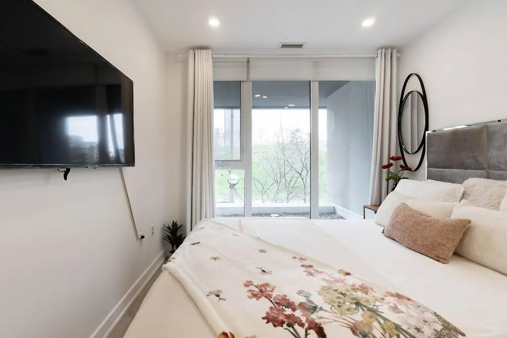 Luxe 2 Bed Suite Downtown Toronto Near Waterfront