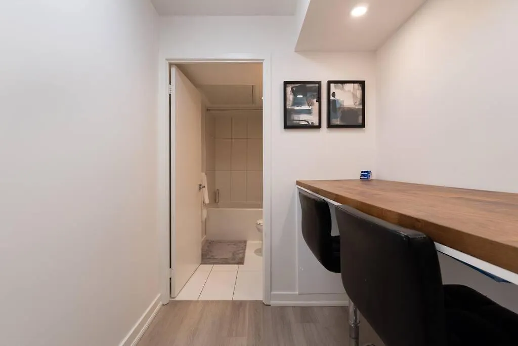 Luxe 2 Bed Suite Downtown Toronto Near Waterfront Apartment