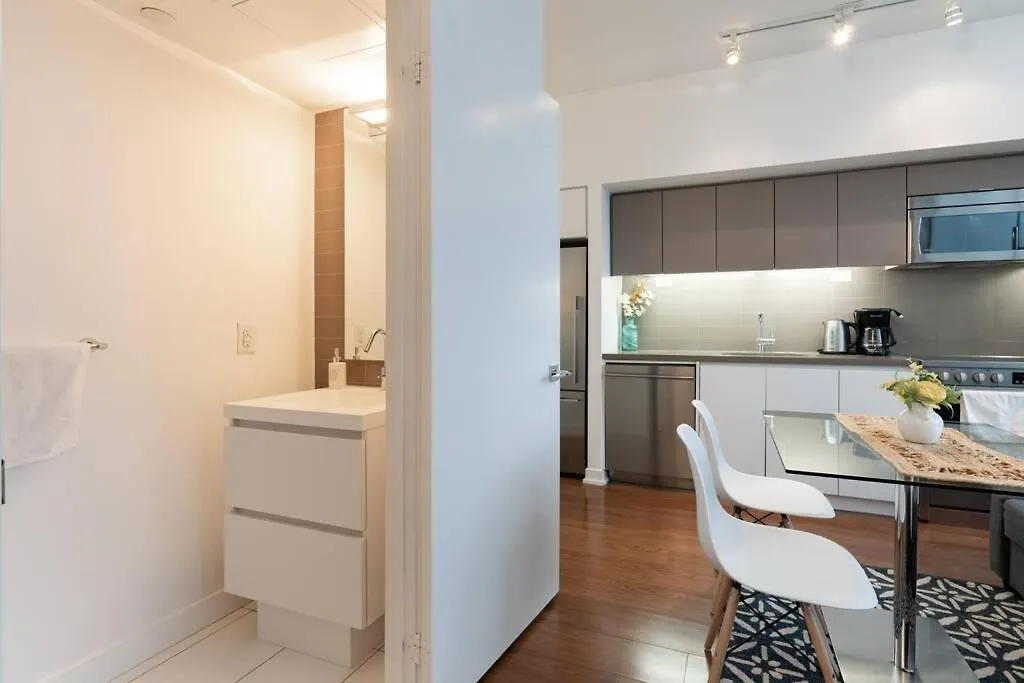 Luxe 2 Bed Suite Downtown Toronto Near Waterfront