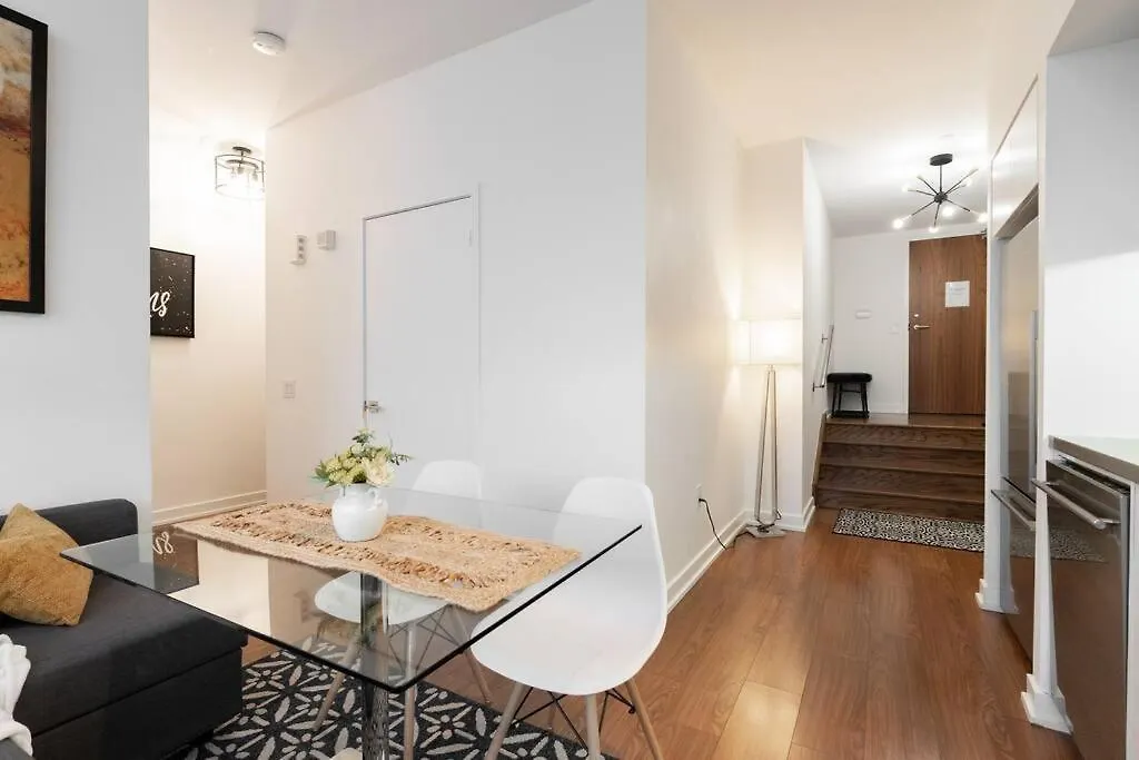 Luxe 2 Bed Suite Downtown Toronto Near Waterfront Apartment
