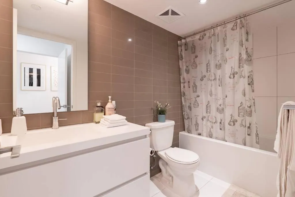 Luxe 2 Bed Suite Downtown Toronto Near Waterfront Apartment