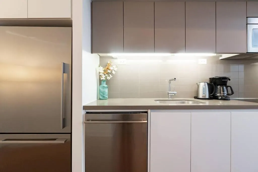 Luxe 2 Bed Suite Downtown Toronto Near Waterfront