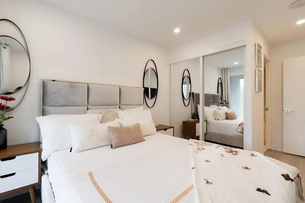 Luxe 2 Bed Suite Downtown Toronto Near Waterfront Apartment
