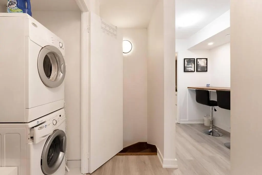 Luxe 2 Bed Suite Downtown Toronto Near Waterfront