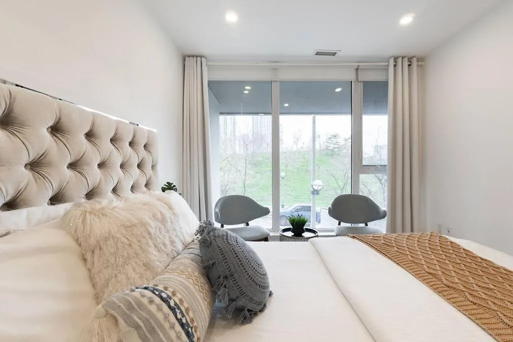 Luxe 2 Bed Suite Downtown Toronto Near Waterfront 0*,