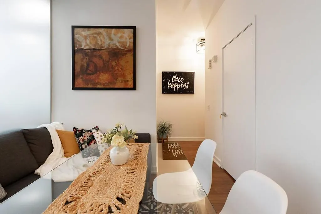 Luxe 2 Bed Suite Downtown Toronto Near Waterfront Apartment